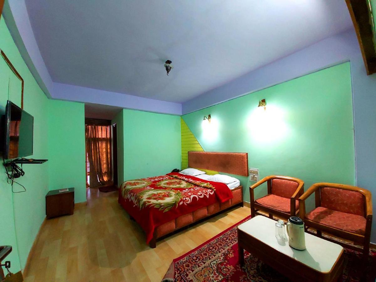 Hotel Radhe Continental Найнитал Экстерьер фото