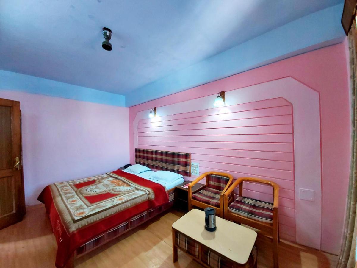 Hotel Radhe Continental Найнитал Экстерьер фото