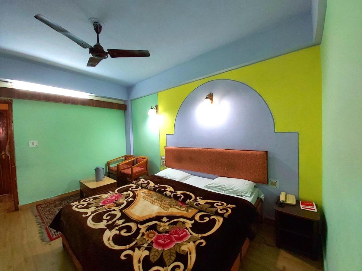 Hotel Radhe Continental Найнитал Экстерьер фото