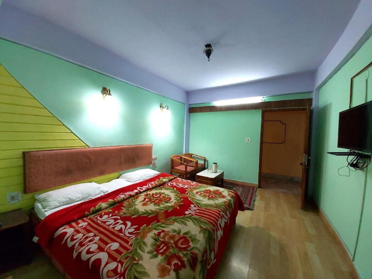 Hotel Radhe Continental Найнитал Экстерьер фото