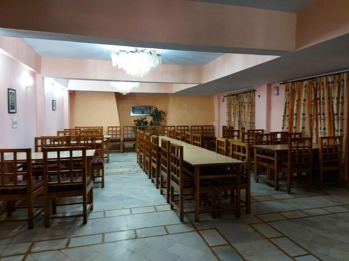 Hotel Radhe Continental Найнитал Экстерьер фото