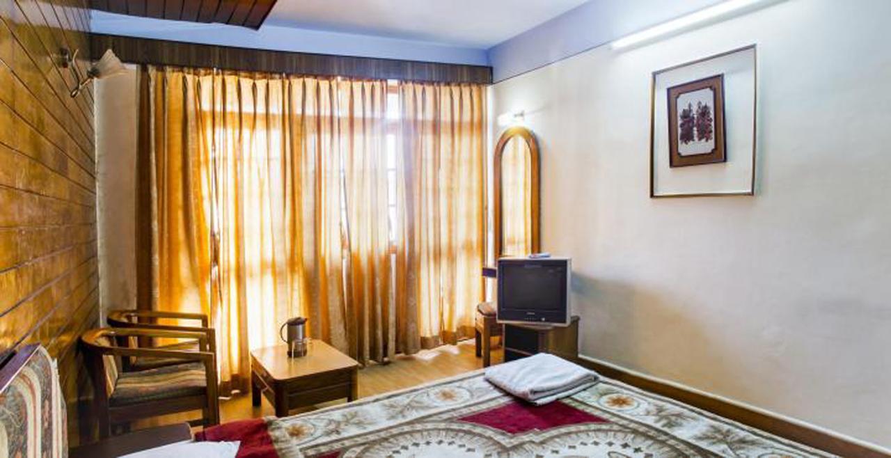Hotel Radhe Continental Найнитал Экстерьер фото
