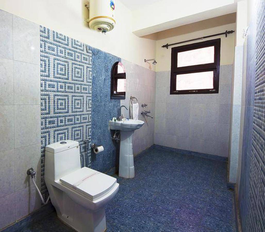 Hotel Radhe Continental Найнитал Экстерьер фото